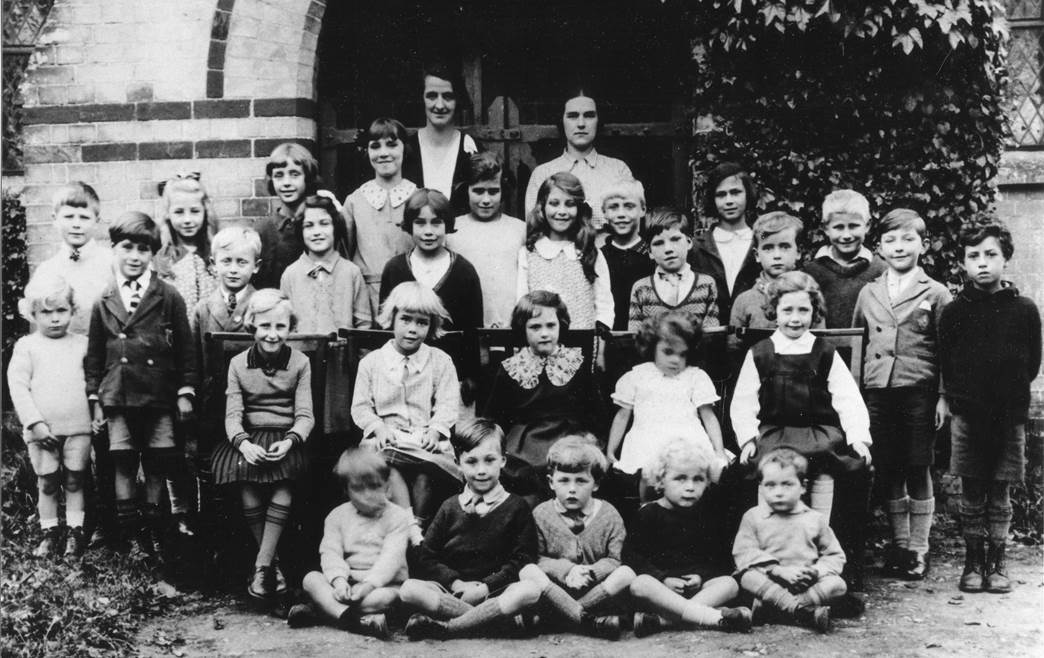 Easterton School pupils and teachers in 1934