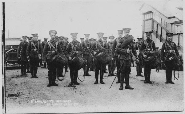 Soldiers at Lavington Station in 1910
