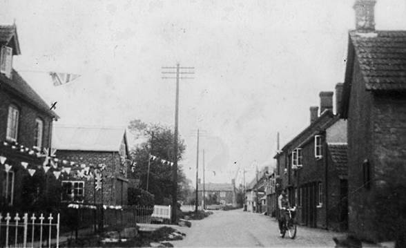 Easterton High Street in 1937