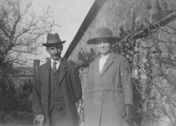 Mr Edwin and Mrs Mary Ann Potter of Market Lavington - Easter 1925