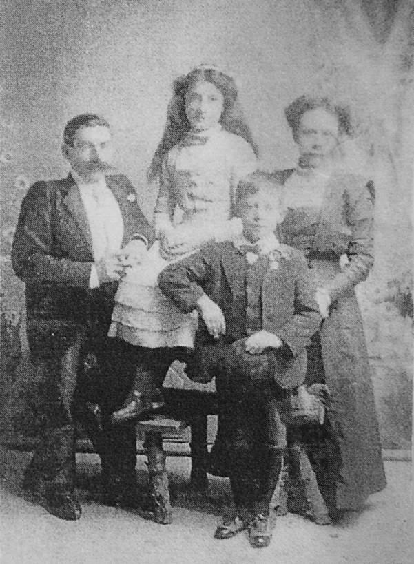 William george Elisha and family. William was a tailor in Market Lavington from 1911 to 1924.
