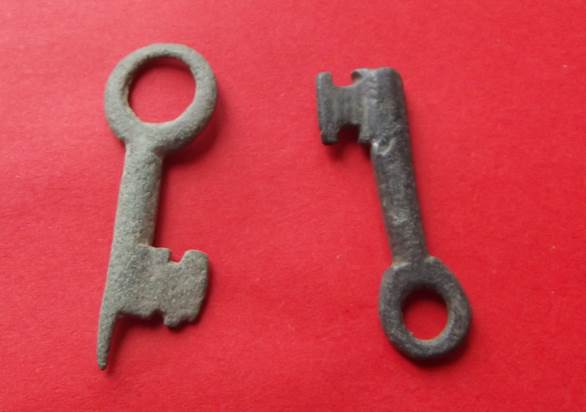 Two 12th century keys found in Market Lavington