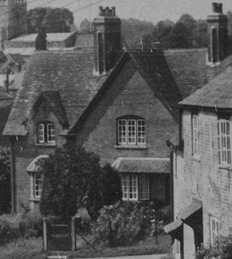 These cottages are still there and face up Lavington Hill