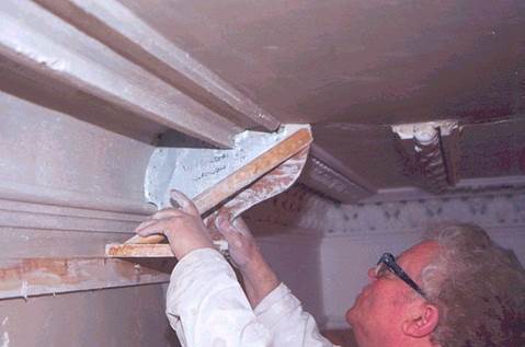 This photo of a mould in use comes from www.cornice.co.uk